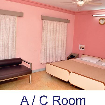 Hotel Baba Rajkot Extérieur photo
