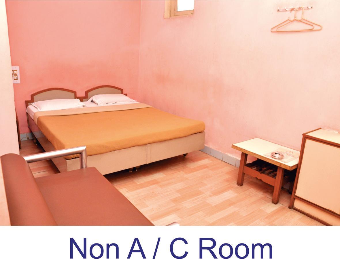 Hotel Baba Rajkot Extérieur photo