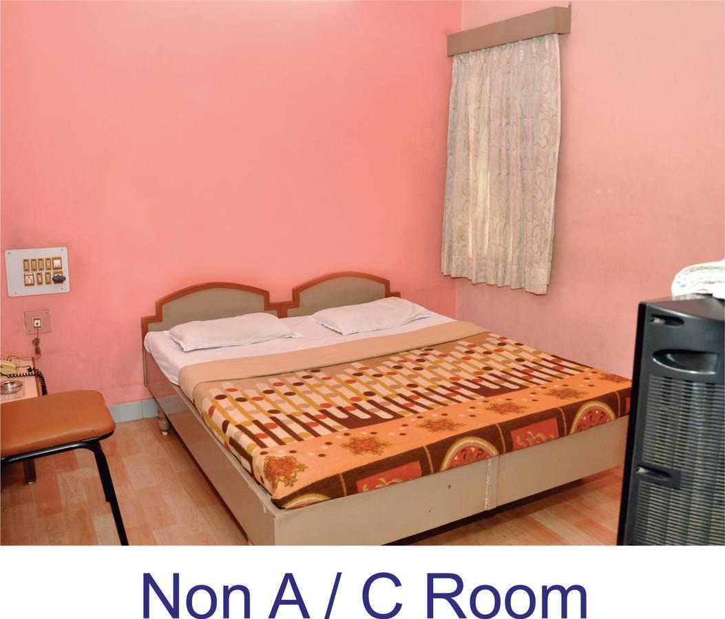 Hotel Baba Rajkot Extérieur photo