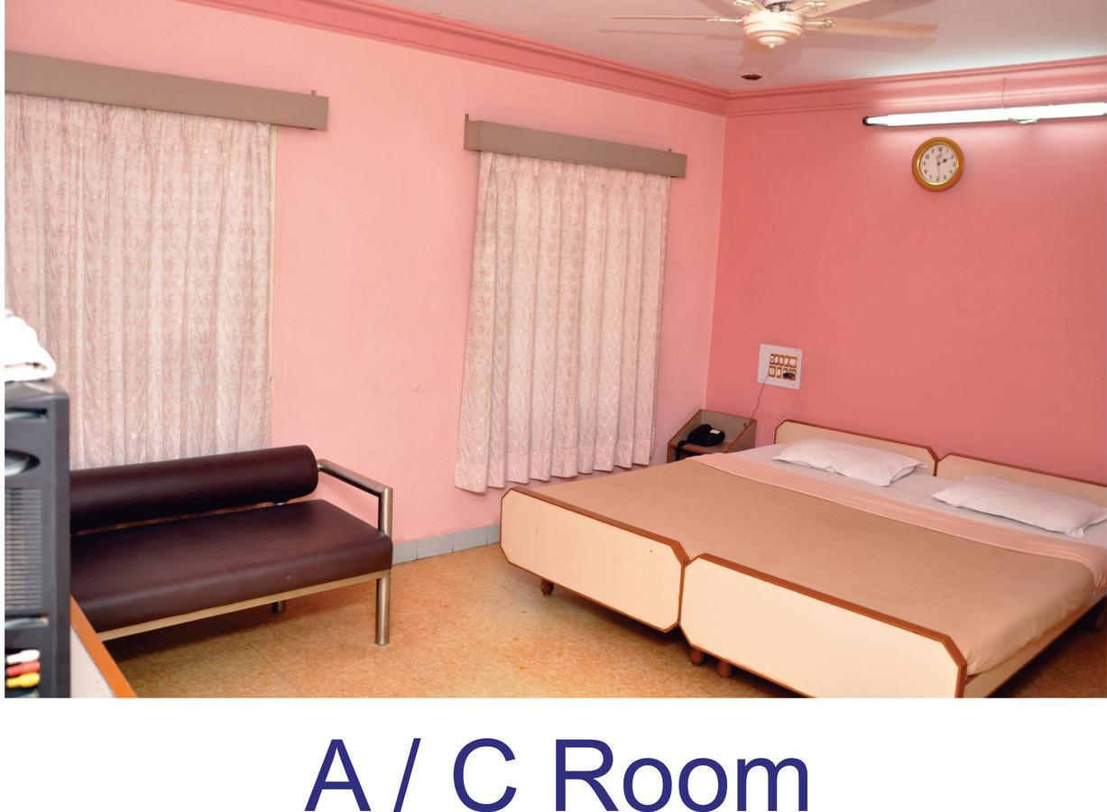 Hotel Baba Rajkot Extérieur photo